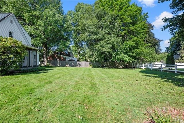28 Kenilworth Rd, Shrewsbury, MA 01545