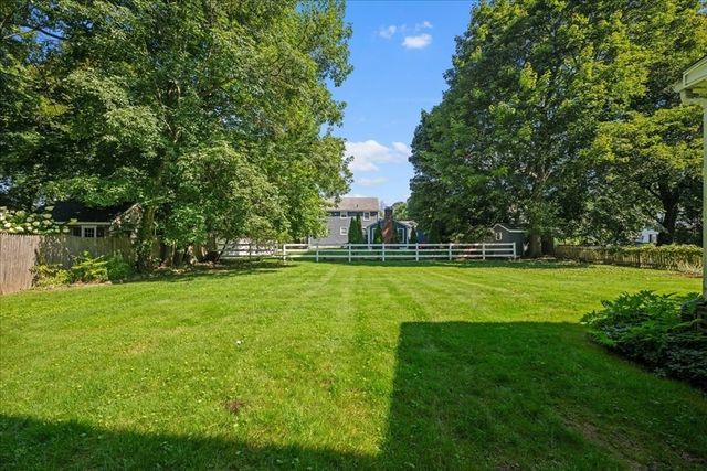28 Kenilworth Rd, Shrewsbury, MA 01545