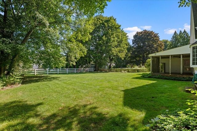 28 Kenilworth Rd, Shrewsbury, MA 01545