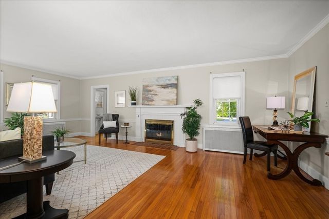 28 Kenilworth Rd, Shrewsbury, MA 01545
