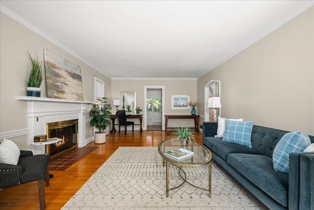 28 Kenilworth Rd, Shrewsbury, MA 01545