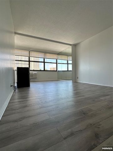 7002 JFK Blvd E 20G, Guttenberg, NJ 07093