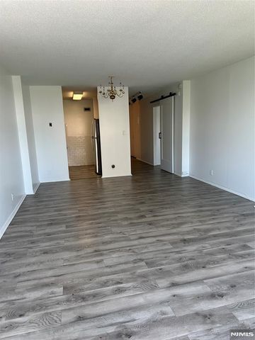 7002 JFK Blvd E 20G, Guttenberg, NJ 07093
