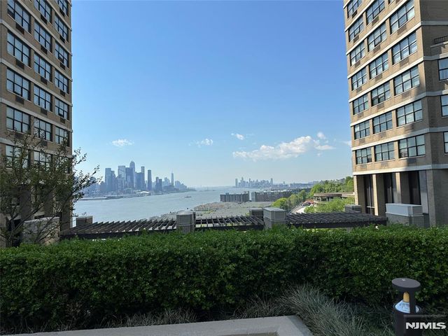 7002 JFK Blvd E 20G, Guttenberg, NJ 07093