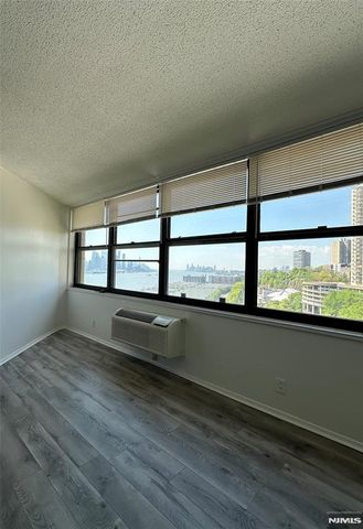 7002 JFK Blvd E 20G, Guttenberg, NJ 07093