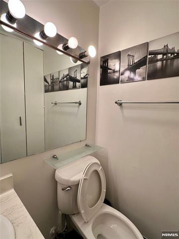 7002 JFK Blvd E 20G, Guttenberg, NJ 07093