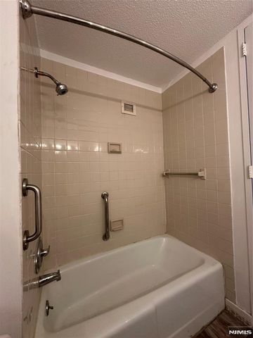 7002 JFK Blvd E 20G, Guttenberg, NJ 07093