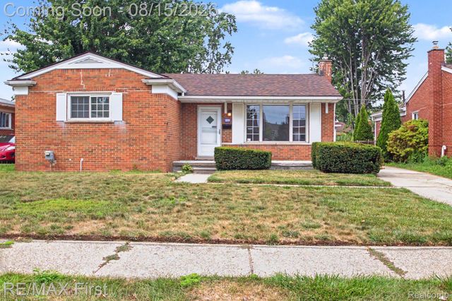 8363 Darlene Street, Warren, MI 48093