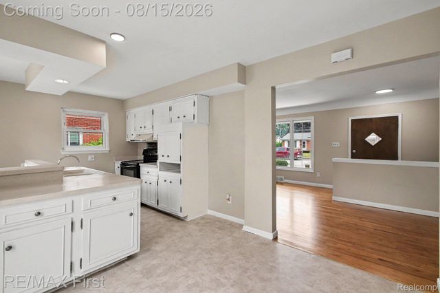 8363 Darlene Street, Warren, MI 48093