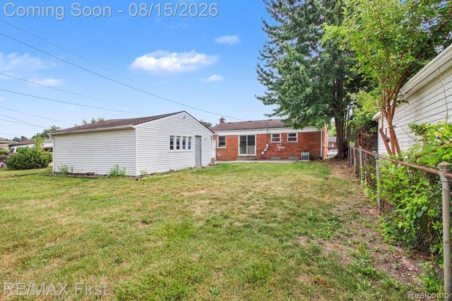 8363 Darlene Street, Warren, MI 48093