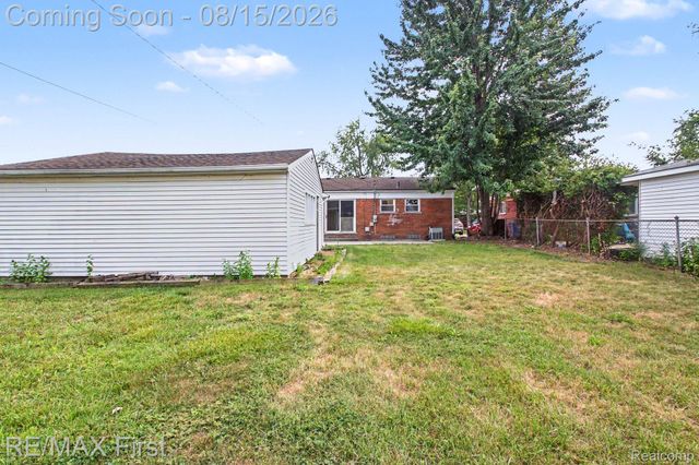 8363 Darlene Street, Warren, MI 48093
