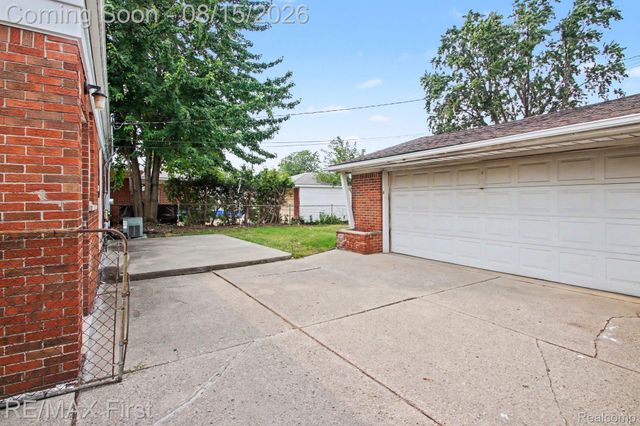 8363 Darlene Street, Warren, MI 48093