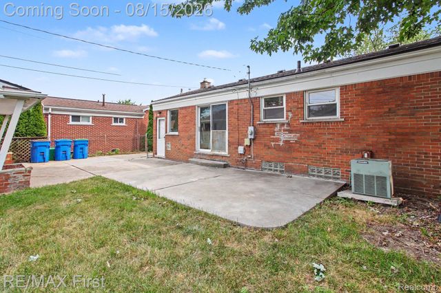 8363 Darlene Street, Warren, MI 48093