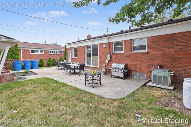 8363 Darlene Street, Warren, MI 48093