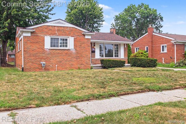 8363 Darlene Street, Warren, MI 48093
