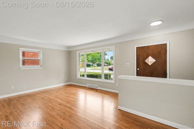 8363 Darlene Street, Warren, MI 48093
