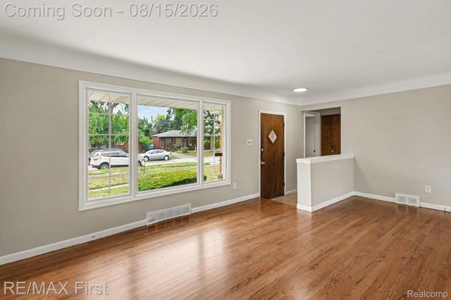 8363 Darlene Street, Warren, MI 48093
