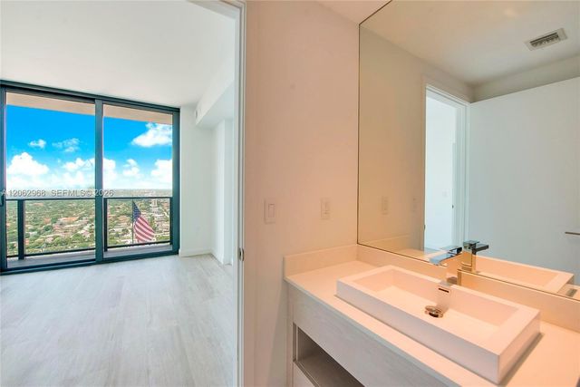 55 SW 9th Street 3507, Miami, FL 33130