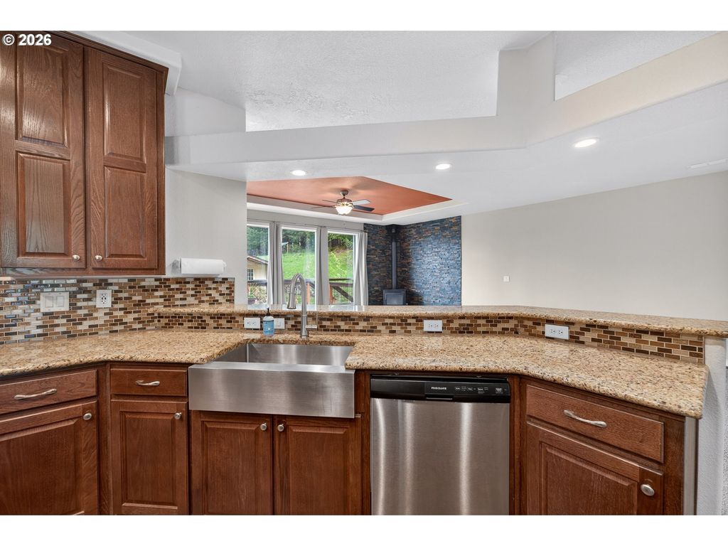 Image 16 of property listing at 29970 SALMON RIVER Hwy, Grand Ronde, OR 97347