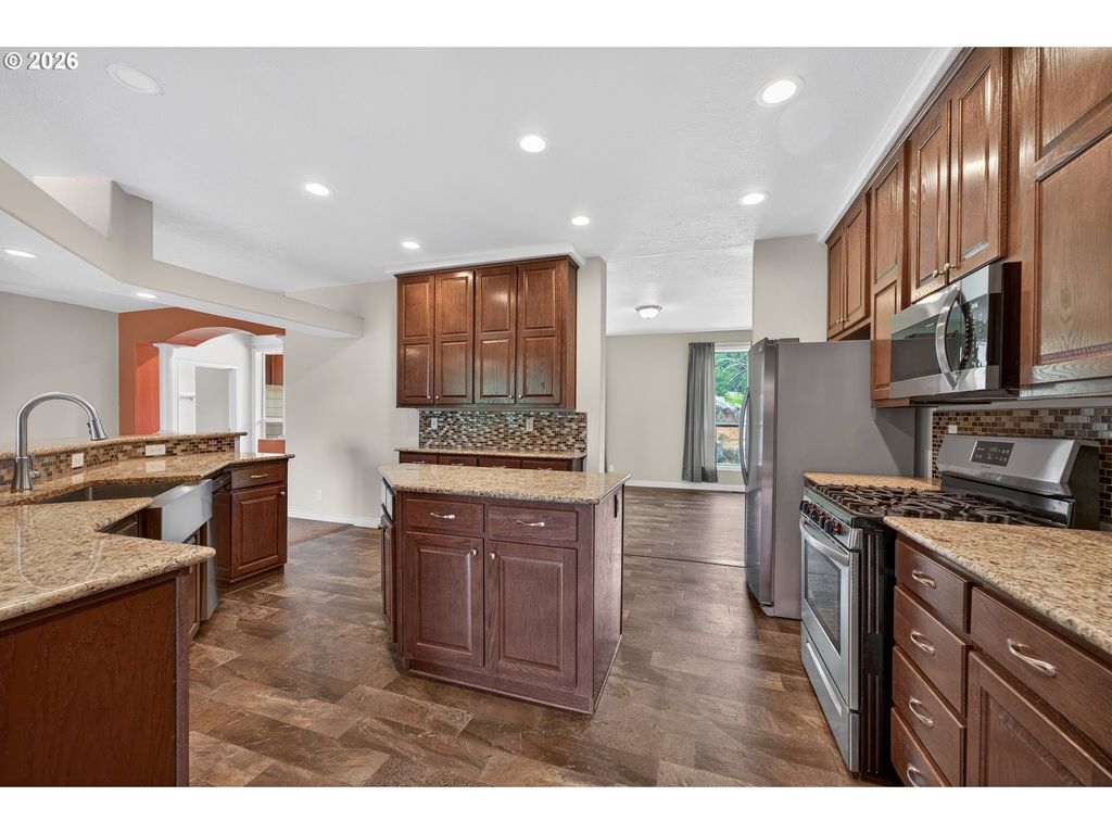 Image 19 of property listing at 29970 SALMON RIVER Hwy, Grand Ronde, OR 97347