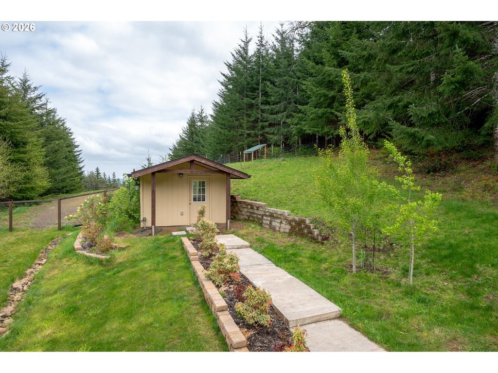 Image 38 of property listing at 29970 SALMON RIVER Hwy, Grand Ronde, OR 97347