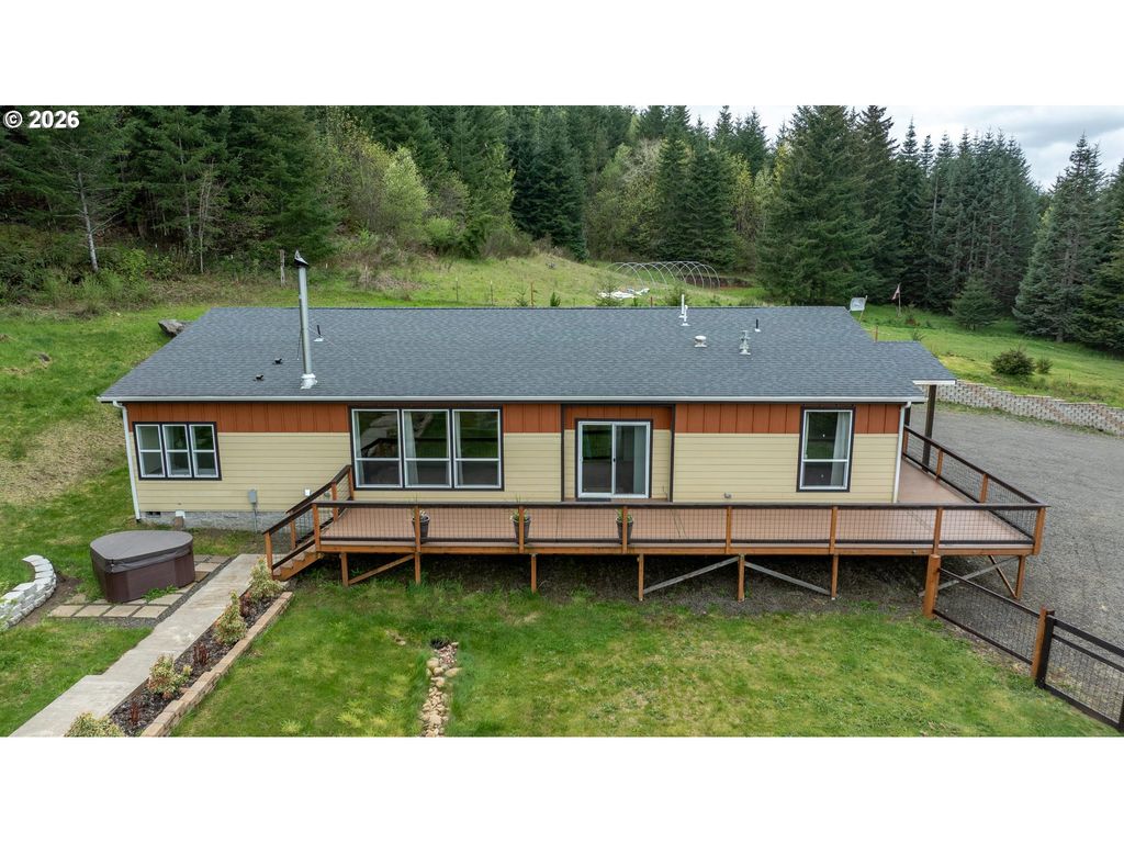 Image 4 of property listing at 29970 SALMON RIVER Hwy, Grand Ronde, OR 97347