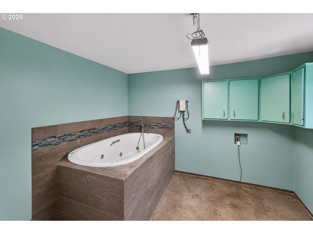 Image 42 of property listing at 29970 SALMON RIVER Hwy, Grand Ronde, OR 97347