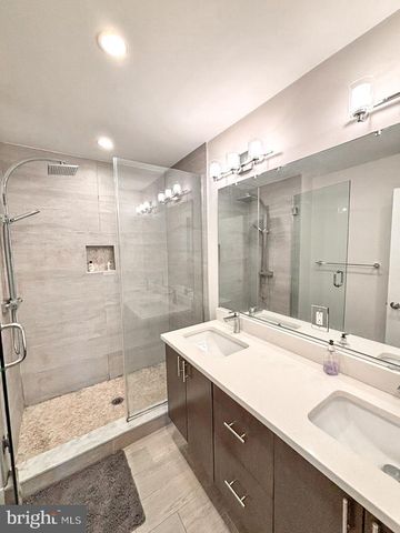 2527 GRADUATE SQ, Philadelphia, PA 19146