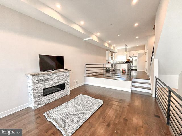 2527 GRADUATE SQ, Philadelphia, PA 19146