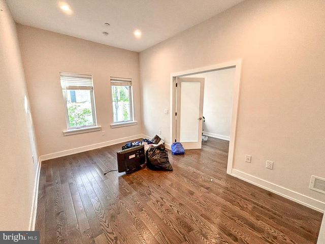 2527 GRADUATE SQ, Philadelphia, PA 19146