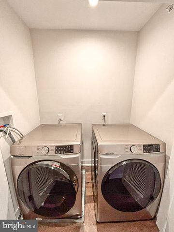 2527 GRADUATE SQ, Philadelphia, PA 19146