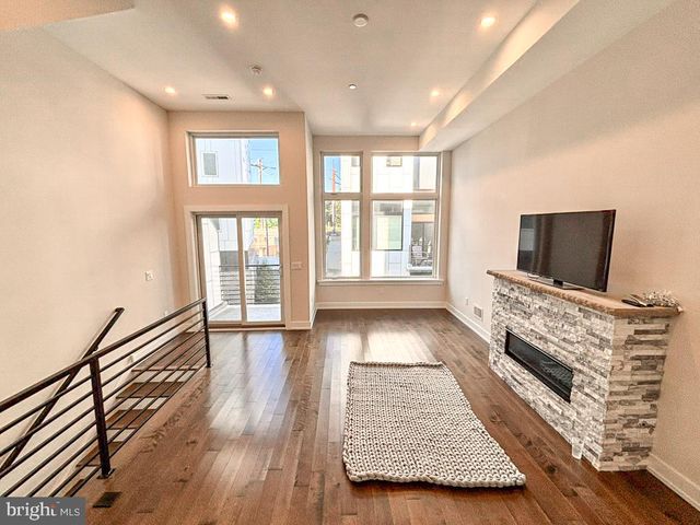 2527 GRADUATE SQ, Philadelphia, PA 19146