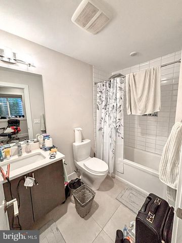2527 GRADUATE SQ, Philadelphia, PA 19146