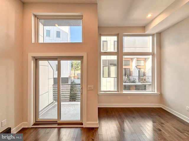 2527 GRADUATE SQ, Philadelphia, PA 19146