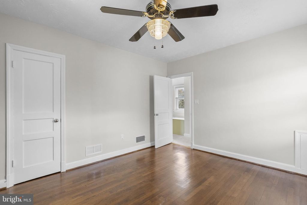 Image 19 of property listing at 2414 DEXTER AVE, Silver Spring, MD 20902