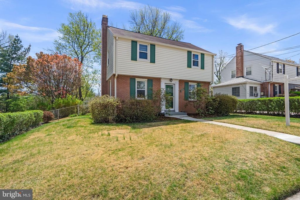 Image 2 of property listing at 2414 DEXTER AVE, Silver Spring, MD 20902