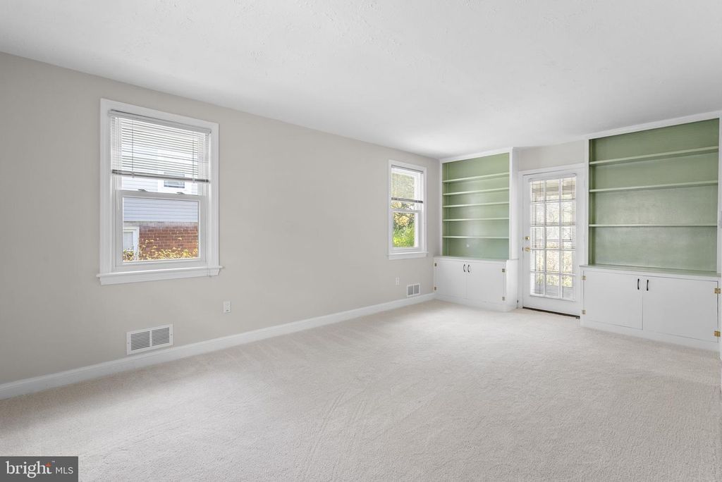 Image 4 of property listing at 2414 DEXTER AVE, Silver Spring, MD 20902