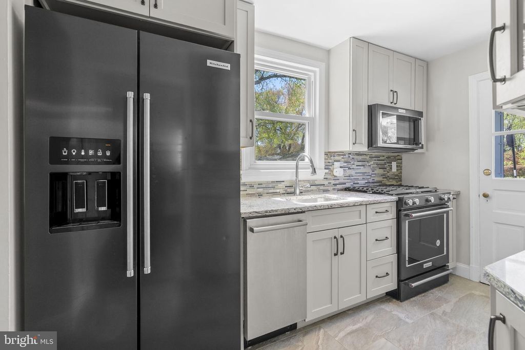 Image 8 of property listing at 2414 DEXTER AVE, Silver Spring, MD 20902