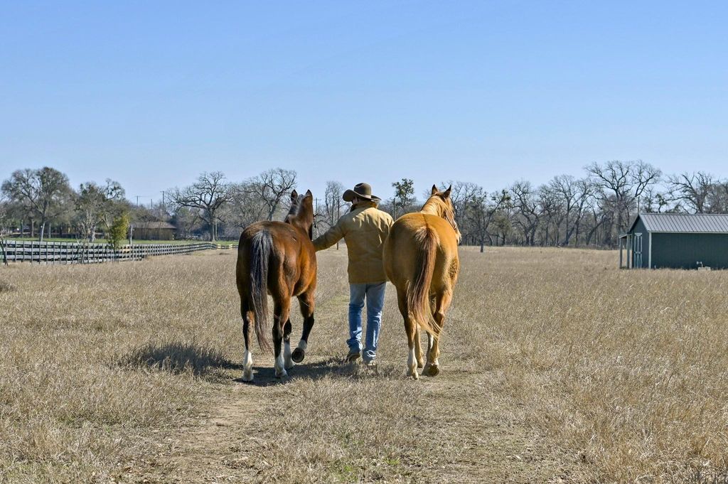 105 River Valley DR, Georgetown, TX 78626