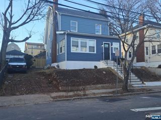 89 Pine Grove Terrace, Newark, NJ 07106