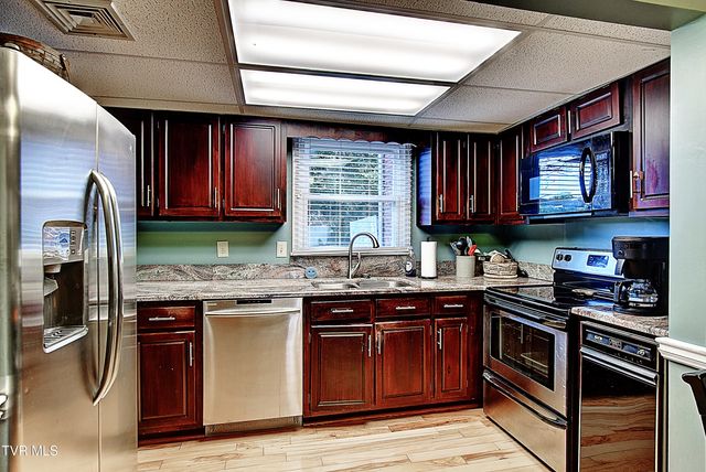 2734 East Oakland Avenue B-9, Johnson City, TN 37601