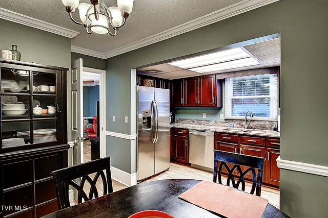 2734 East Oakland Avenue B-9, Johnson City, TN 37601