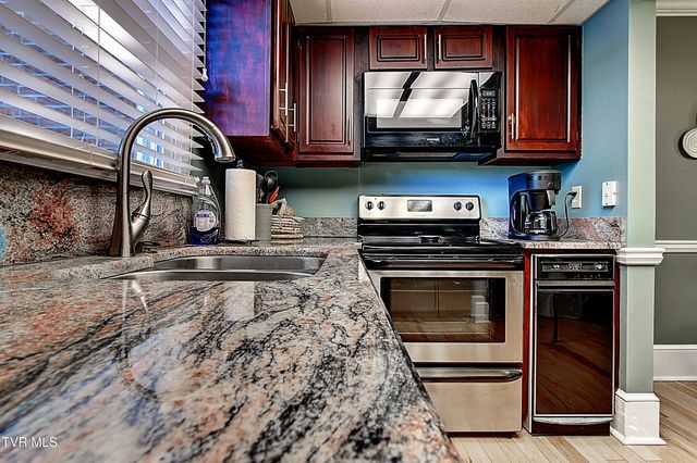 2734 East Oakland Avenue B-9, Johnson City, TN 37601