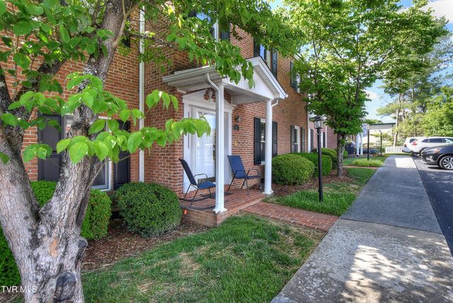 2734 East Oakland Avenue B-9, Johnson City, TN 37601
