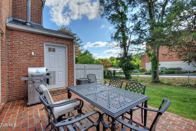 2734 East Oakland Avenue B-9, Johnson City, TN 37601