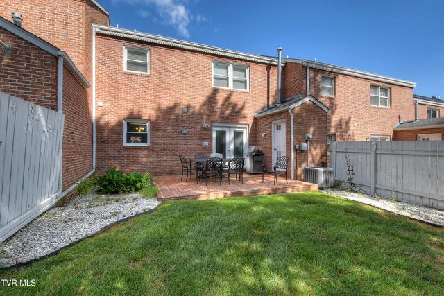 2734 East Oakland Avenue B-9, Johnson City, TN 37601