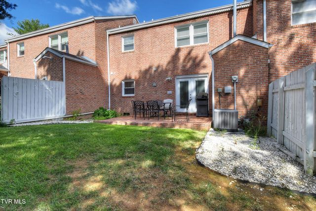2734 East Oakland Avenue B-9, Johnson City, TN 37601