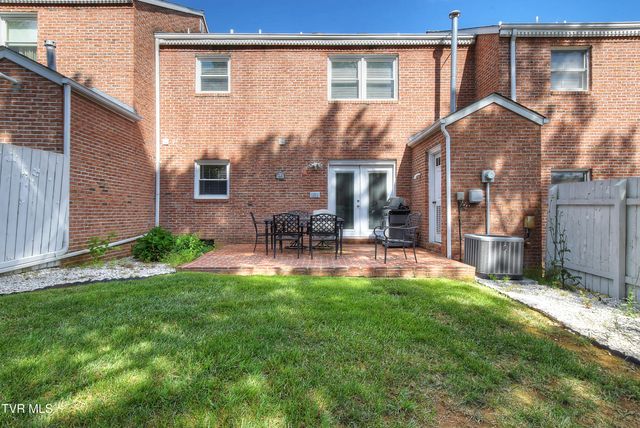 2734 East Oakland Avenue B-9, Johnson City, TN 37601