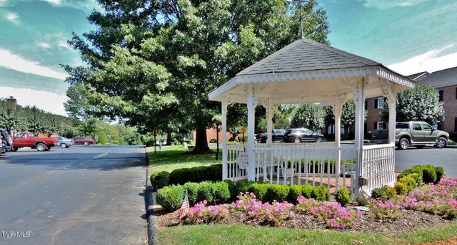 2734 East Oakland Avenue B-9, Johnson City, TN 37601