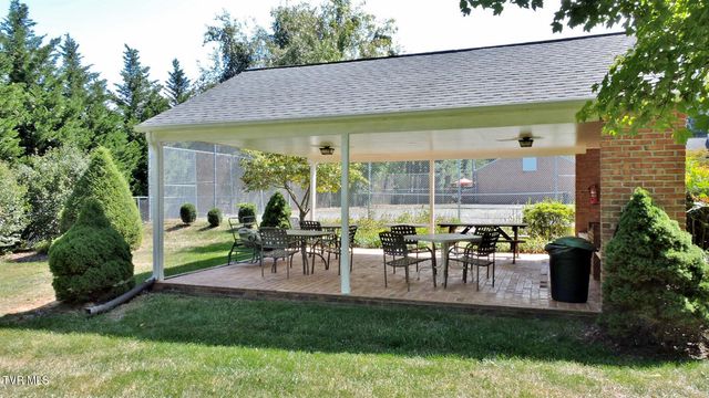 2734 East Oakland Avenue B-9, Johnson City, TN 37601